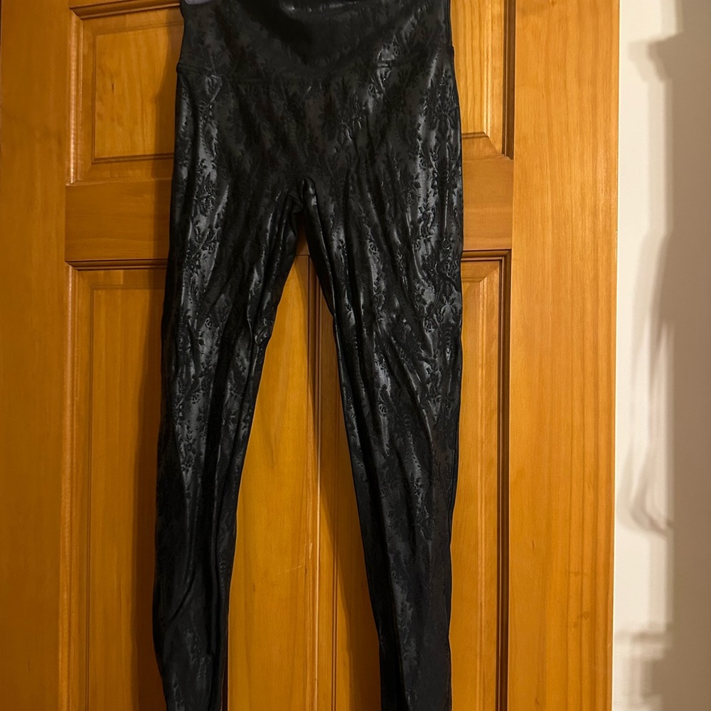 NWOT Spanx Black Patterned Leggings - Picture 1 of 5